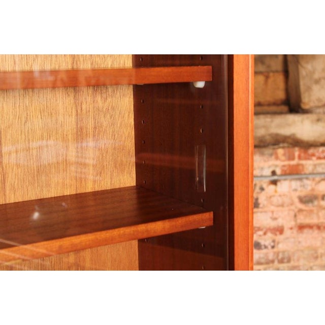 Brown Mid-Century Modern Bookcase in Glazed Mahogany by Herbert E Gibbs, 1970s For Sale - Image 8 of 12
