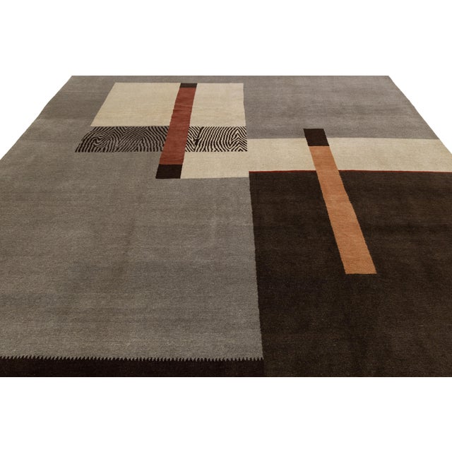 Tibetan Hand-Knotted Wool & Silk Rug Abstract Modern Geometric in Gray and Brown For Sale In New York - Image 6 of 10