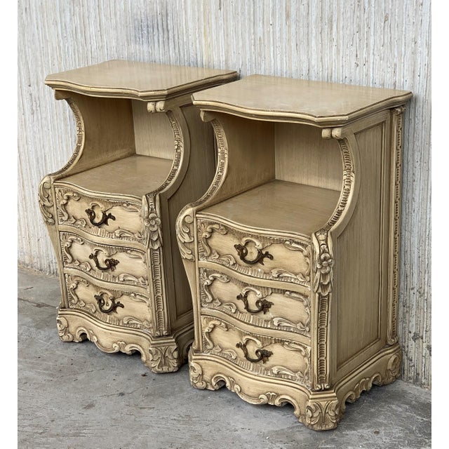 Carved French Rococo Style Pair of Nightstands with Open Shelve, circa 1930s For Sale - Image 17 of 18