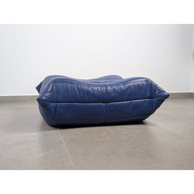 Vintage French Togo Pouf in Blue Leather by Michel Ducaroy Ligne Roset, 1980s For Sale - Image 6 of 13