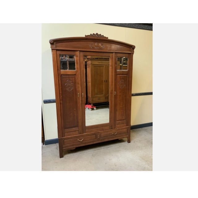 Age: circa 1910 Wood type: solid oak Condition: very good, meticulously maintained, fully restored original condition...
