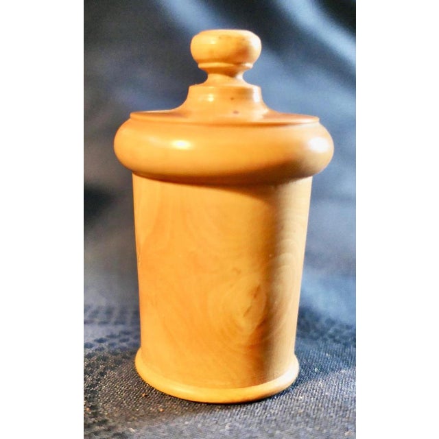 19th Century Treen Measure and Thread Dispenser in Sycamore Made in the 19th century, skilfully turned from Sycamore,...