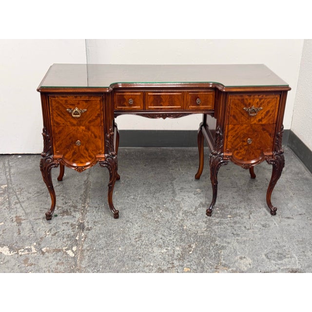 Traditional American Tiger Mahogany Desk/Vanity, Circa 1920's For Sale - Image 3 of 12