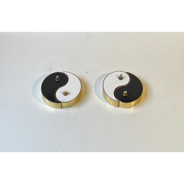 Black Mid-Century Brass & Enamel Ying Yang Oil Lamps from G.V. Harnisch Eftf, 1960s, Set of 2 For Sale - Image 8 of 8