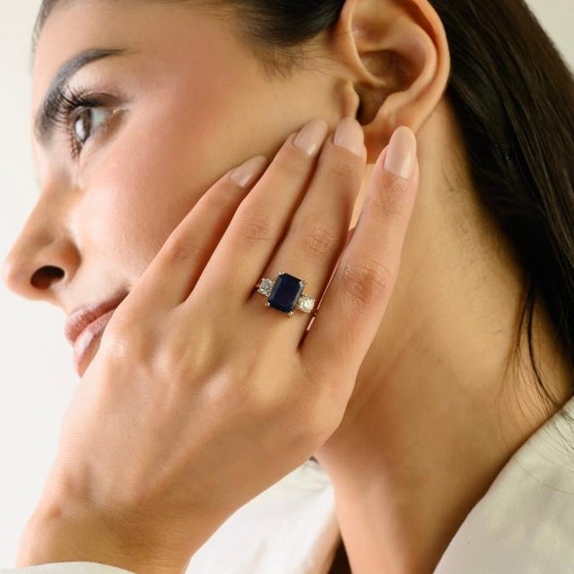 Ink Blue 3.35 Ct Emerald Cut Royal Sapphire & Diamond Trilogy Ring Size 6.5 in 14k Gold For Sale - Image 8 of 14