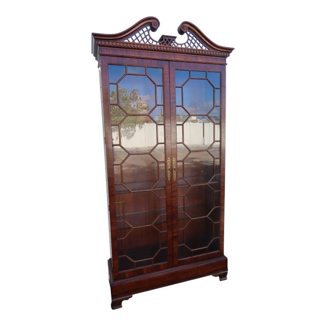 Henredon Chippendale Tall Large Flame Mahogany Display China Cabinet 6470 For Sale
