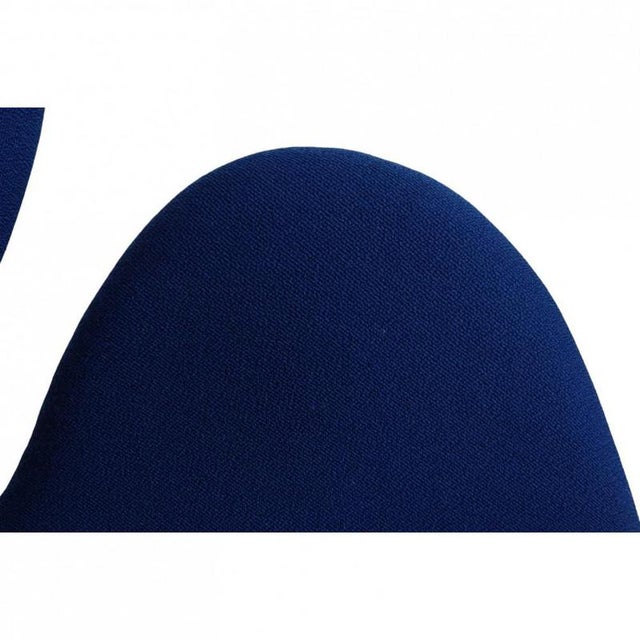 Swan Chair in Blue Fabric by Arne Jacobsen, 2022 For Sale - Image 5 of 12