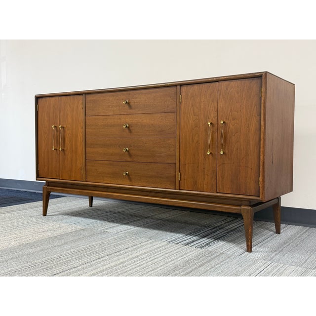 Mid-Century Modern Credenza ~ Great as Tv Stand For Sale - Image 10 of 10