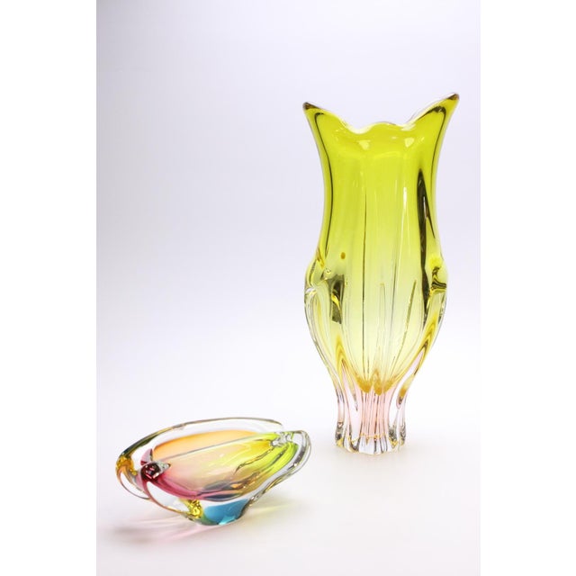 Pink Glass Vase and Ashtray by Josef Hospodka for Sklarny Chribska, Czech, 1960s, Set of 2 For Sale - Image 8 of 17