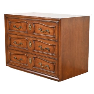 Henredon French Provincial Louis XV Carved Walnut Chest of Drawers, Circa 1960s For Sale