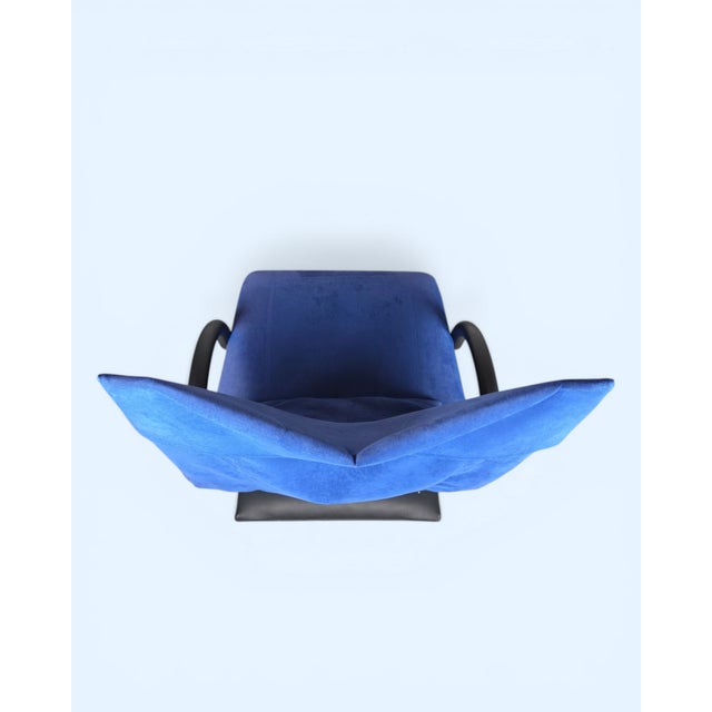 The year is 1984. French designer Claude Brisson begins a collaboration with Ligne Roset. One day, he sits down at his...