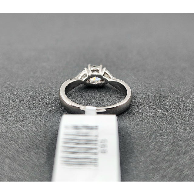 Metal 1.24 Ct Diamond Ring Set in Platinum Size 5.5 For Sale - Image 7 of 9