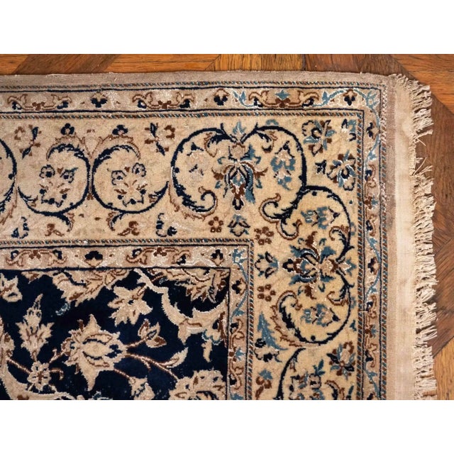 Middle Eastern Rug in Wool For Sale - Image 9 of 11
