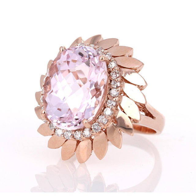 12.26 Carat Oval Cut Kunzite Diamond 14 Karat Rose Gold Cocktail Ring For Sale - Image 4 of 10