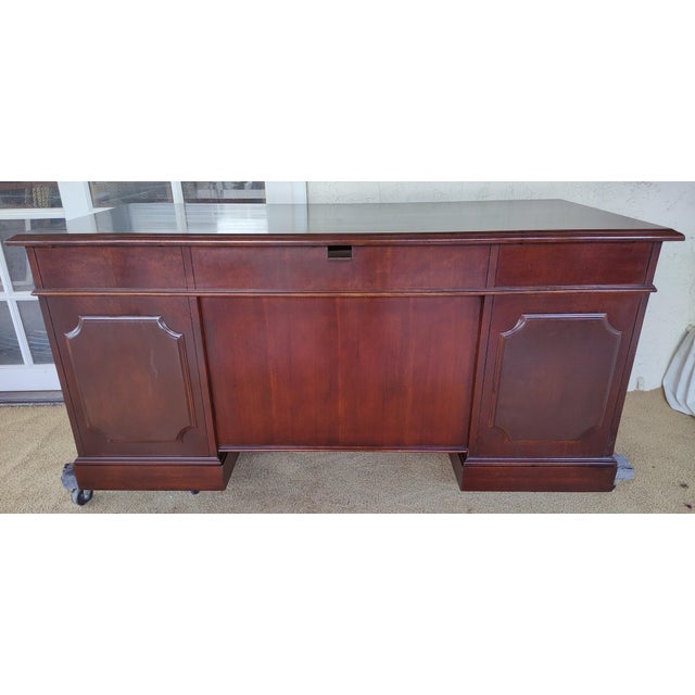 2010s Hooker Leesburg Executive Desk For Sale - Image 5 of 14