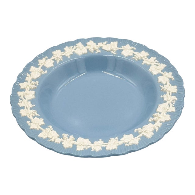 1950s Wedgwood Embossed Queens Ware Rim Soap Salad 8" Bowl United Kingdom For Sale