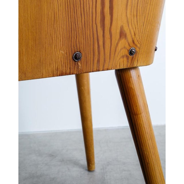 Early Mid-Century Modern Swedish Wooden Dining Chairs in Pine by Göran Malmvall for Svensk Fur, 1940s, Set of 4 For Sale - Image 6 of 8