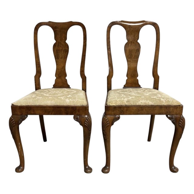 Early 20th Century Pair of Queen Anne Style Burl Walnut Side Chairs With Shell Carved Cabriole Legs For Sale