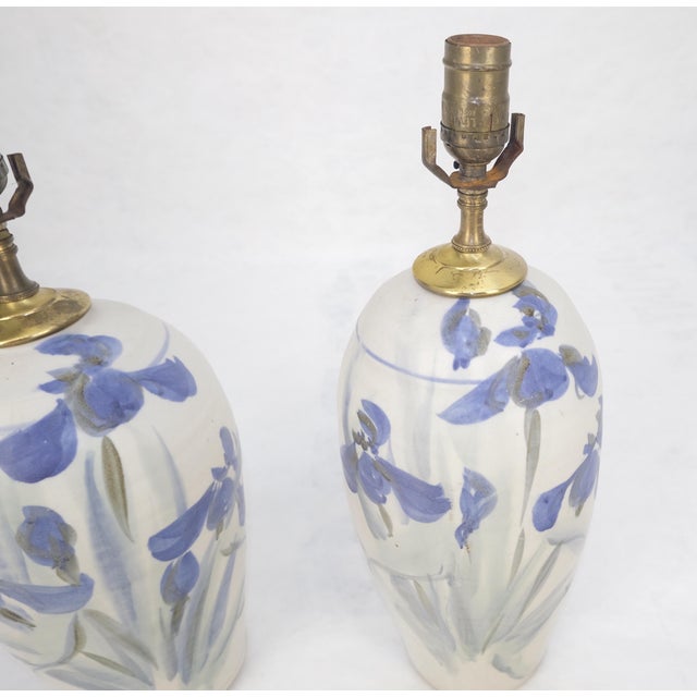 Mid-Century Modern Pair of Ceramic White & Flow Blue Artist Signed Vase Shape Table Lamps MINT For Sale - Image 3 of 9