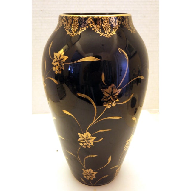 1980s Brilliant Elegant Black Porcelain Italian Vase & Gilt Design by Tognana Porcellane – 10.5” For Sale - Image 5 of 8