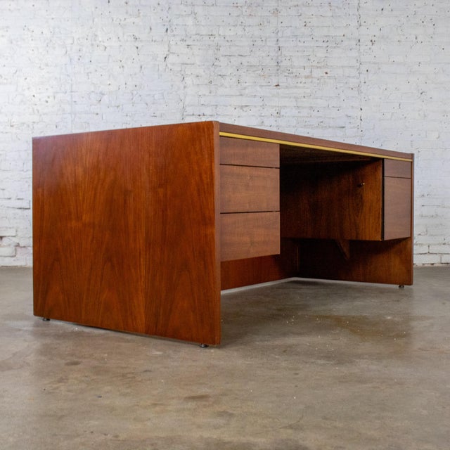 Mid-Century Modern Mid to Late 20th Century MCM to Modern Walnut Executive Desk by Commonwealth Contract Furnishings For Sale - Image 3 of 18