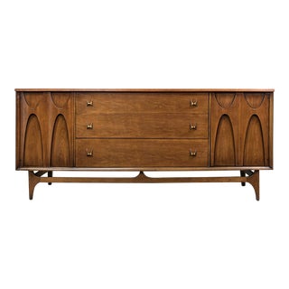 Mid-Century Modern Brutalist Brasilia Broyhill Premier Series Dresser 6130-33 Walnut & Brass For Sale