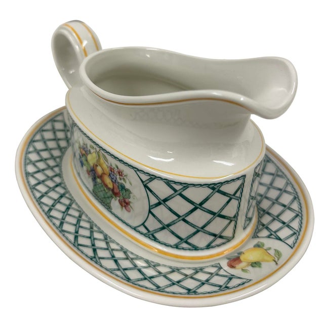 Vintage Set of Villeroy and Boch Basket Gravy Boat and Matching Under Plate For Sale In Los Angeles - Image 6 of 11
