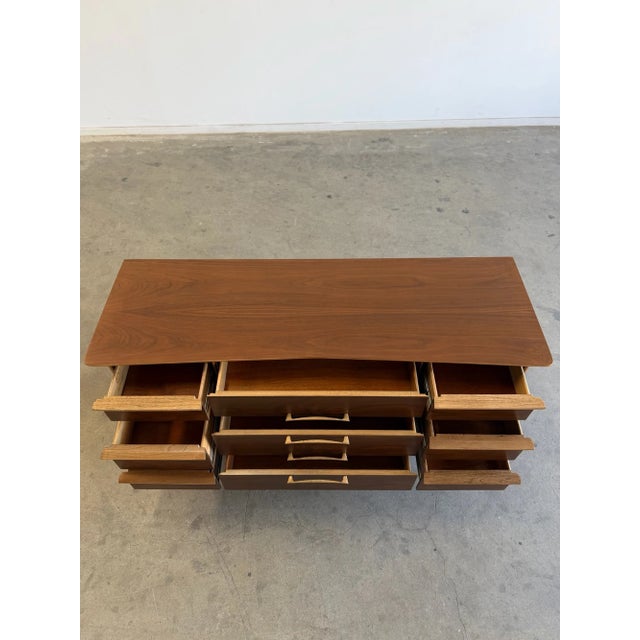 Kent Coffey Mid-Century Modern Eloquence Sculptural Walnut Dresser Buffet For Sale In Los Angeles - Image 6 of 15