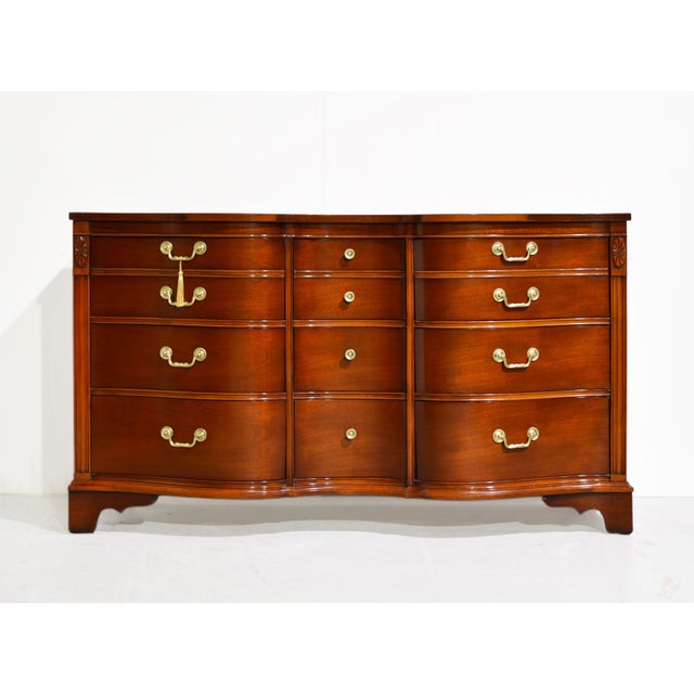 Mid Century Georgian Mahogany Serpentine Dresser With Brass Bail Hardware For Sale - Image 4 of 12