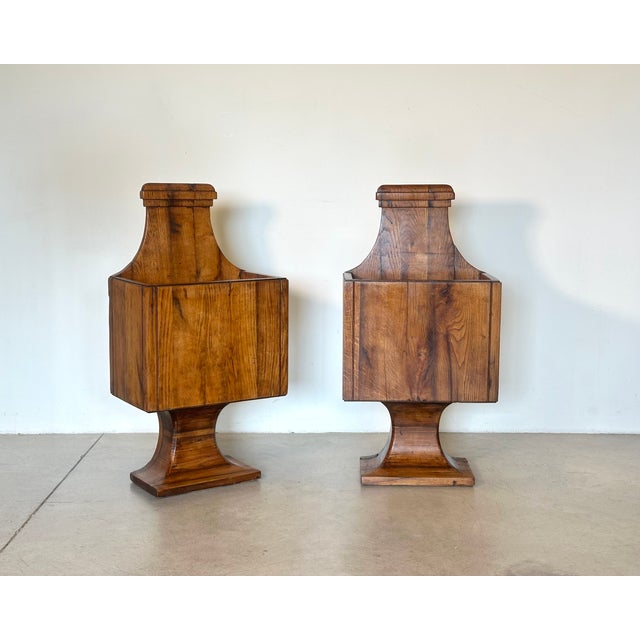 Pair of oak planters from the 1960s, height at the top 70 cm, internal height 35 cm.