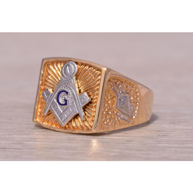 Contemporary The Mason: Two Tone Masonic Ring in White and Yellow Gold For Sale - Image 3 of 8