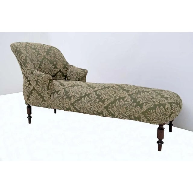 This elegant French Chaise Longue Napoleon III is a timeless classic. Its sophisticated "Chapeau de Gendarme" form is one...