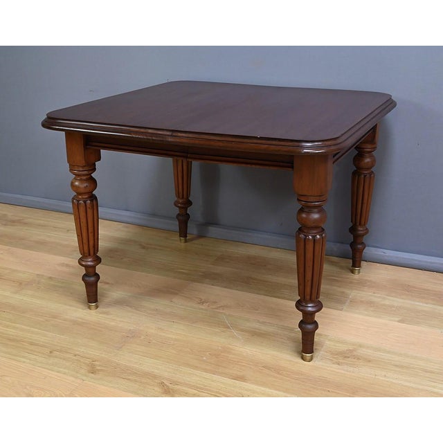 Victorian Mahogany Extendable Table, England, Late 19th Century For Sale - Image 4 of 18