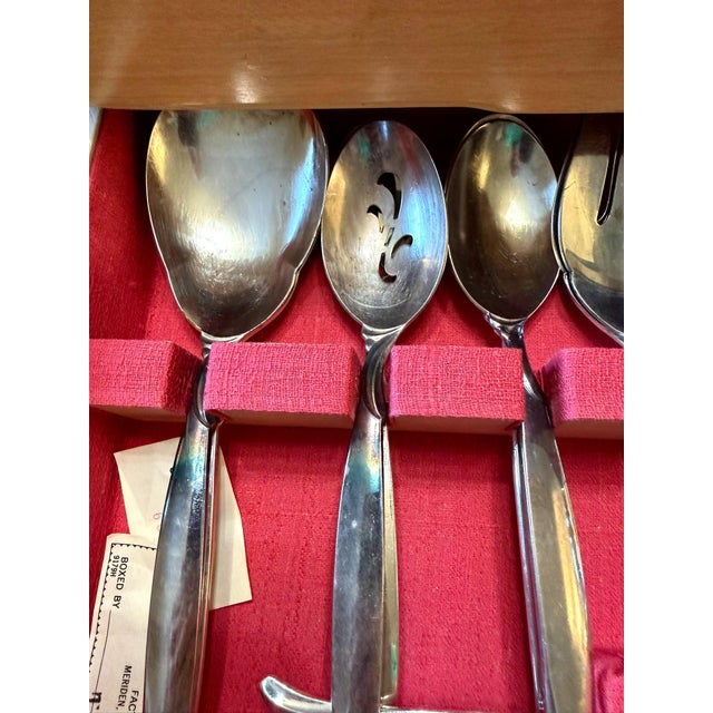 1847 Rogers Bros Flair Mid Century Modern Silverplate Flatware Service for 16 W/ Chest - 121 pcs For Sale - Image 9 of 12