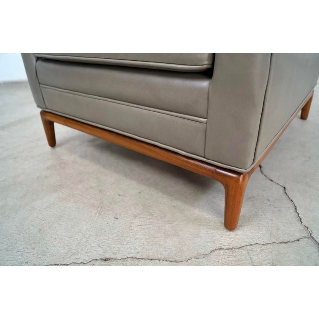 1960’s Mid-Century Modern Walnut & Leather Lounge Chair For Sale - Image 12 of 12