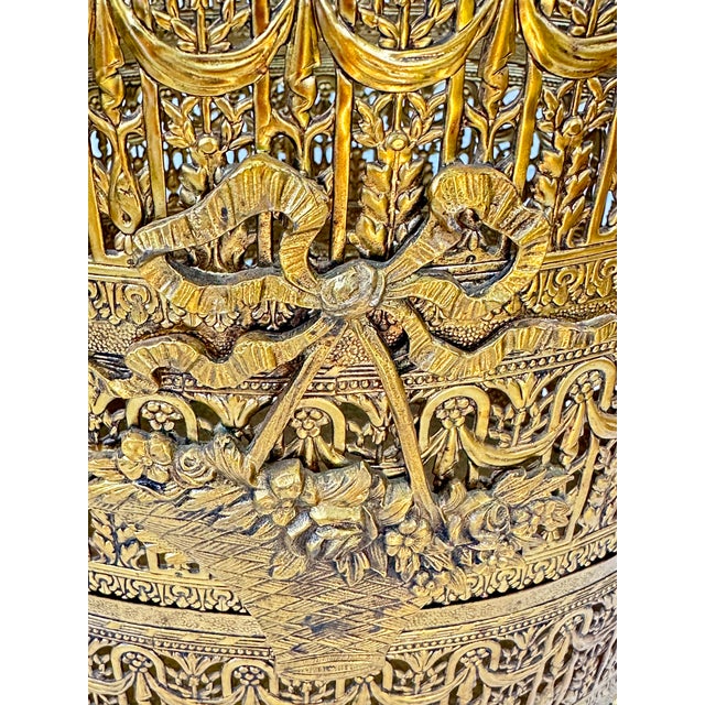 Vintage Hollywood Regency Gold Ormolu Filigree Pierced Waste Basket With Claw Feet For Sale In New Orleans - Image 6 of 9