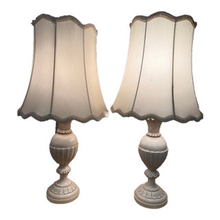 Charming Neoclassical Hollywood Regency Table Lamp Pair For Sale