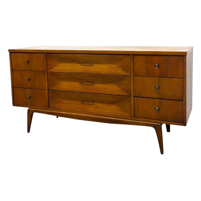 1970s Mid-Century Modern Nine-Drawer Dresser or Credenza With Diamond Faceted Drawers. For Sale - Image 5 of 8