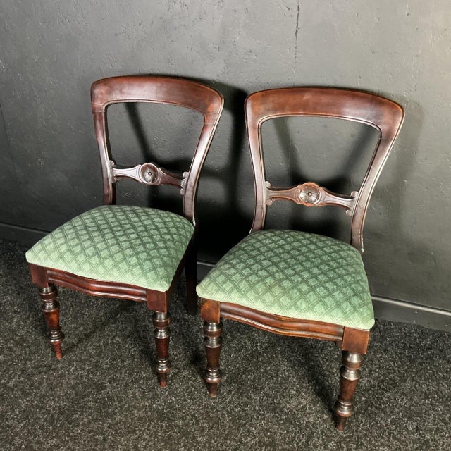Recent professional upholstery, in quality green velvet .