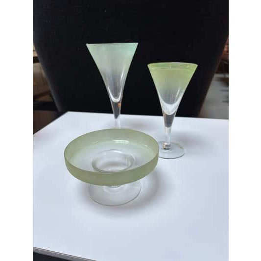 Dorothy Thorpe Stemware, 15 pieces total Set includes: 6 Champaign / Wine Glasses 3.75" Round and 7.5" tall 5 Cocktail...