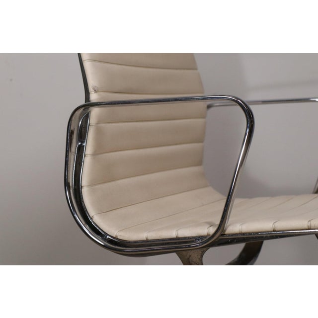 Herman Miller EA 108 Leather Armchair by Charles and Ray Eames for Herman Miller, 1960 For Sale - Image 4 of 18