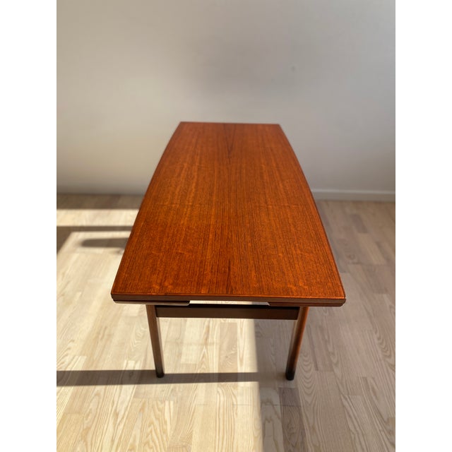 This unique piece of furniture has a name: Københavnerbord. Not because it necessarily originates from Copenhagen – but...