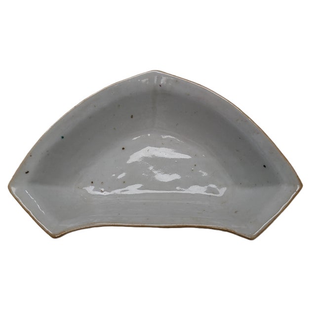Ceramic Antique Chinese Bat Shaped Qianjiang Hand Painted Bowl (Late Qing) For Sale - Image 7 of 13