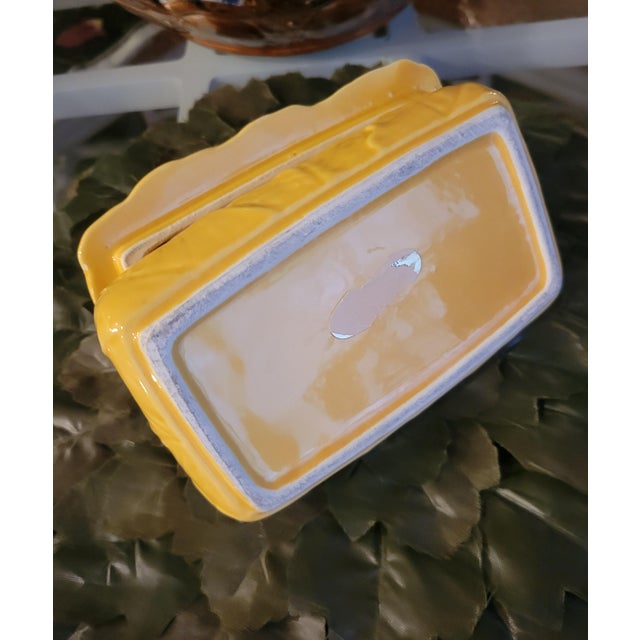 A sweet vintage small ceramic trinket box. This is the sweetest little trinket box which features a little green frog...