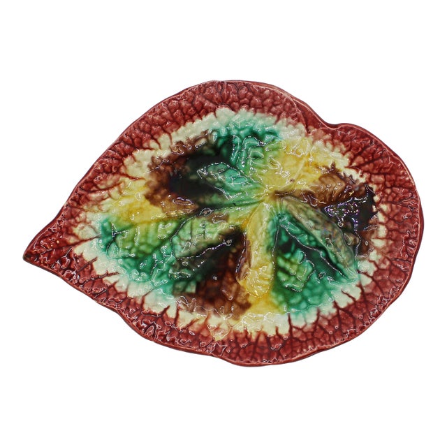 Circa 1880s English Majolica Begonia Leaf Tray With Maroon Border For Sale