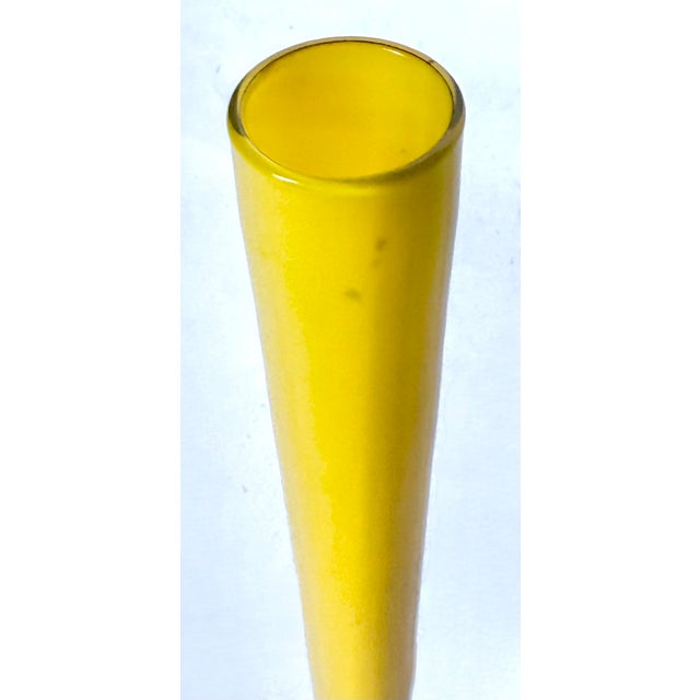 Mid-Century Modern Vintage Mid-Century Modern Murano Glass Tulip Vase For Sale - Image 3 of 5