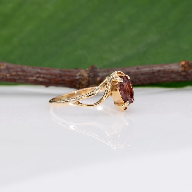 Red Estate Red Spinel Ring: Solid 14k Gold – Oval, 6×4mm – Modern Estate Ring, Size 6.75 For Sale - Image 8 of 10