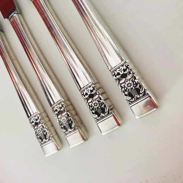 1940s Vintage Community Plate Silver Plated "Coronation"Pattern Butter Knives S/4 For Sale - Image 5 of 6