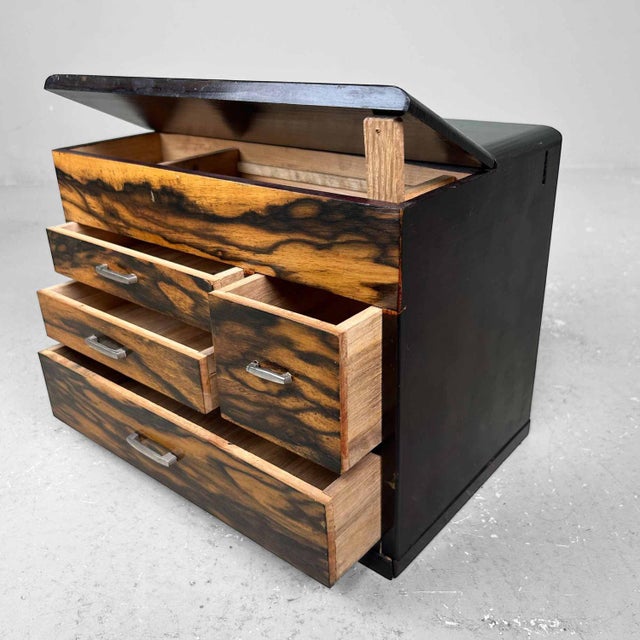 Antique sewing box from the 1920s, Japan. Dimensions: height 23 cm, width 29.5 cm, depth 18 cm. Features four convenient...