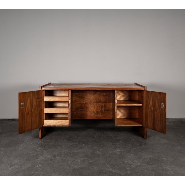 This piece of furniture, dating from the transitional period between Art Deco and the Bauhaus, was designed by Bruno Paul,...